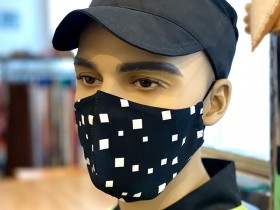 Защитная черная маска