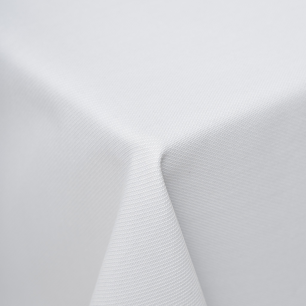 Белая скатерть на стол «FORA»